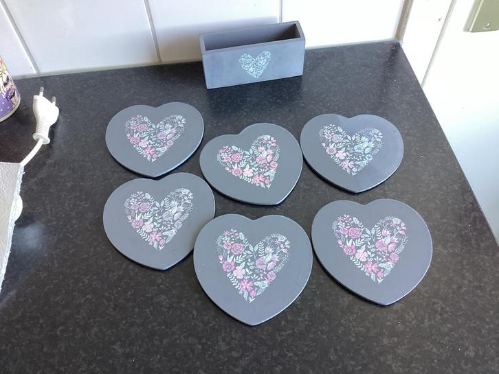 Hartjes Onderzetters met Houder, Huis en Inrichting, Woonaccessoires | Onderzetters, Gebruikt, Glas of Kopje, Ophalen of Verzenden