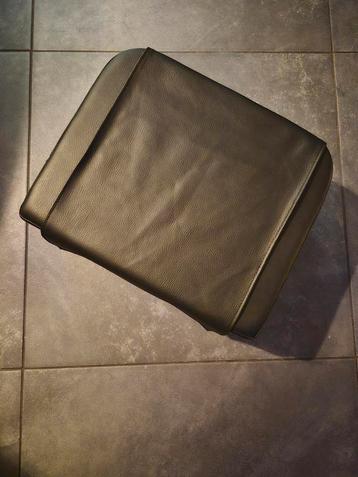 Zwarte kappers stoelverhoger  beschikbaar voor biedingen