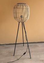 Staande rotan lamp, Huis en Inrichting, Lampen | Vloerlampen, Ophalen, Gebruikt, Rotan