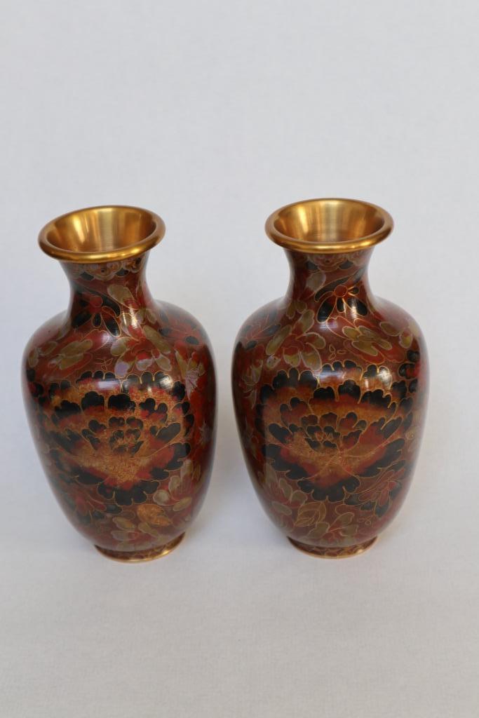 Set van twee vazen – Cloisonné emaille met lotusbloemen, Huis en Inrichting, Woonaccessoires | Vazen, Zo goed als nieuw, Overige kleuren