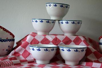 5 leuke kommen mokken van Douwe Egberts wit met blauw beschikbaar voor biedingen
