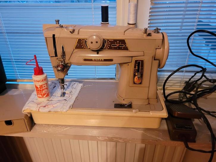 Vintage Singer naaimachines, lockmachine etc, Antiek en Kunst, Antiek | Naaimachines, Ophalen