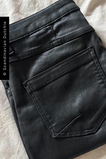 Skinny broek met coatlaagje beschikbaar voor biedingen
