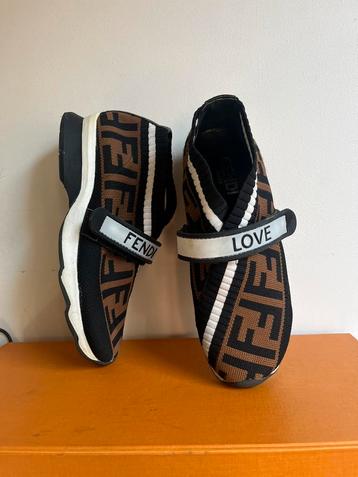 LOVE FENDI SNEAKER LUXURY SNEAKER FENDI  beschikbaar voor biedingen