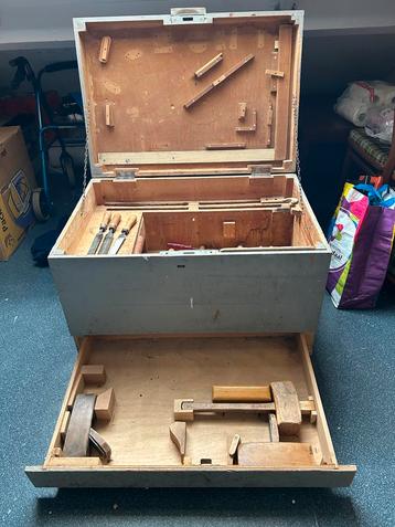 Vintage Gereedschapskist met Gutsen & Vijlen beschikbaar voor biedingen