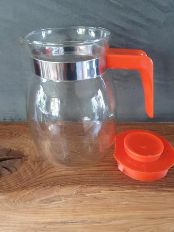 Mooie (thee)pot met oranje deksel retro jaren 70 beschikbaar voor biedingen