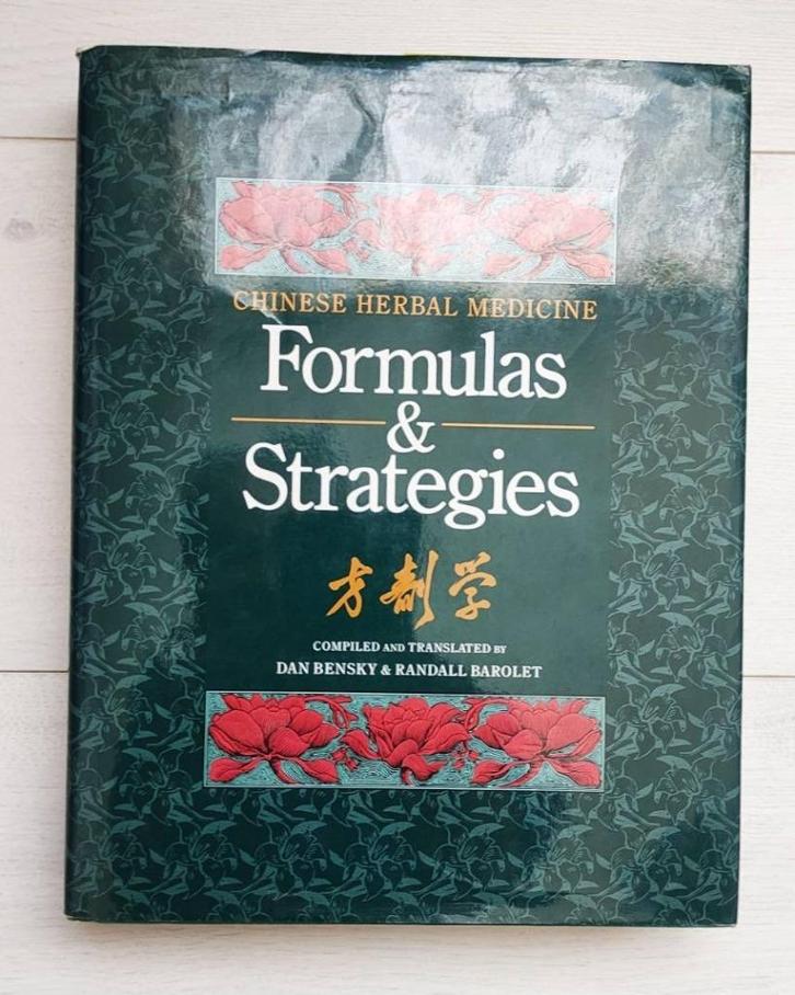 Chinese Herbal Medicine: Formulas & Strategies Hardcover, Boeken, Studieboeken en Cursussen, Zo goed als nieuw, Ophalen of Verzenden