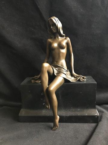 Bronzen zittend halfnaakt Cesaro/stempel zuiver zwaar brons beschikbaar voor biedingen