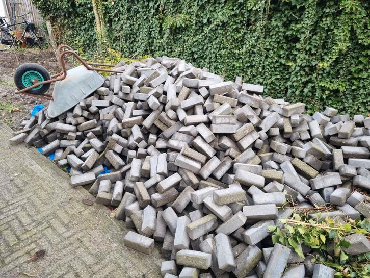 GRATIS, ongeveer 60 m2 klinkers/waaltjes, Tuin en Terras, Grind, Keien en Split, Zo goed als nieuw, Ophalen