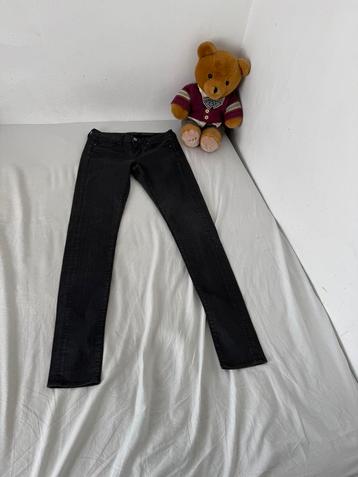Mooie Guess jeans beschikbaar voor biedingen