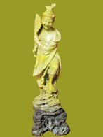 Geel-groene Oosterse sculptuur in aparte kleur (jade)., Antiek en Kunst, Ophalen