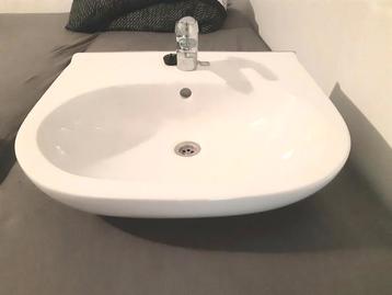 Nieuwe Villeroy & Boch wastafel met Grohe mengkraan en sifon beschikbaar voor biedingen