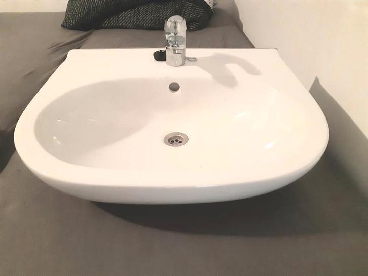 Nieuwe Villeroy & Boch wastafel met Grohe mengkraan en sifon, Huis en Inrichting, Badkamer | Badkamermeubels, Nieuw, Wasbak of Wastafel