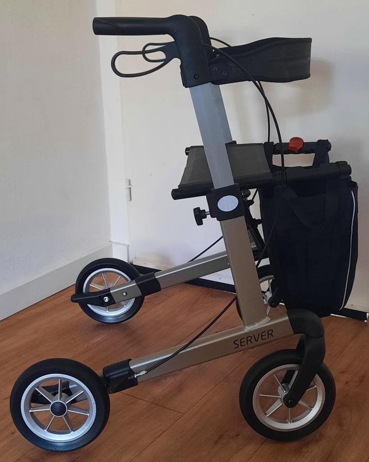 Rollator merk Server M Comfort + Tas + Rugband (7.2 kg ), Diversen, Rollators, Zo goed als nieuw, Lichtgewicht, Opvouwbaar, Ophalen of Verzenden