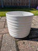 Witte Bloempot met Ribbels, Gebruikt, Rond, Aardewerk, Tuin