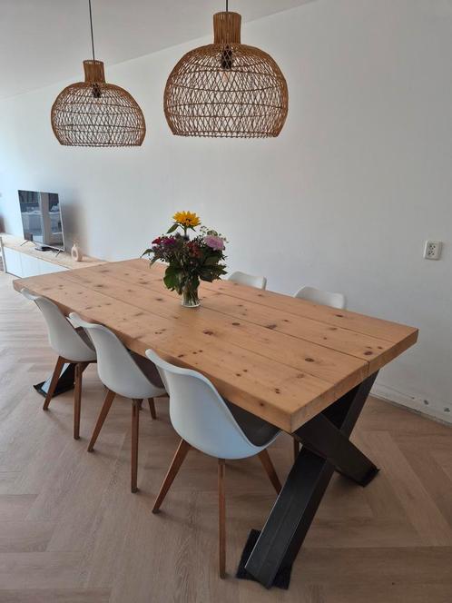 Eettafel steigerhout met stalen kruispoten inclusief stoelen, Huis en Inrichting, Tafels | Eettafels, Gebruikt, 50 tot 100 cm