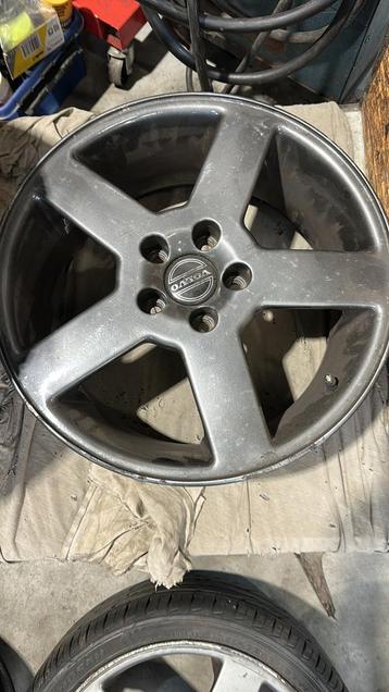 Titan velgen Volvo 850 beschikbaar voor biedingen