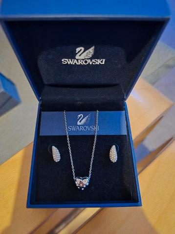 Prachtige set Ketting en Oorbellen van Swarovski  beschikbaar voor biedingen