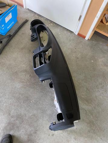 BMW E36 Dashboard zwart beschikbaar voor biedingen
