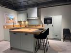 Showroomkeuken met kookeiland, Huis en Inrichting, Keuken | Complete keukens, Ophalen, Zo goed als nieuw, Kunststof, Groen