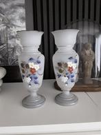 2 opaline vazen., Ophalen of Verzenden