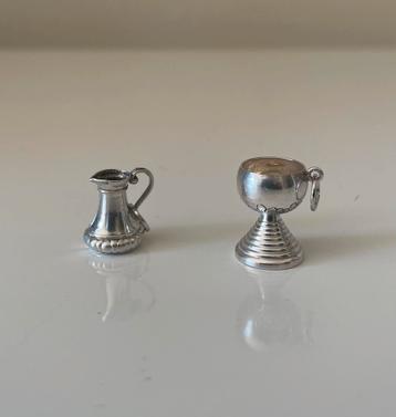 Zilveren bedeltjes (2) stuks.  beschikbaar voor biedingen