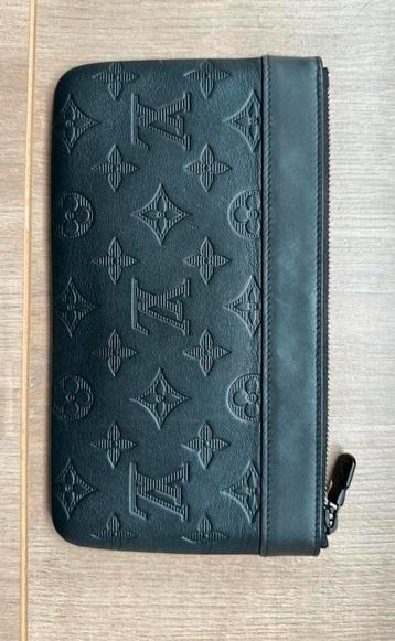 louis vuitton DISCOVERY POCHETTE PM beschikbaar voor biedingen