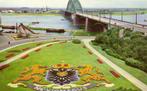 Nijmegen, Waalbrug met Bloementapijt - 1960 gelopen, Gelderland, Ongelopen, Ophalen of Verzenden