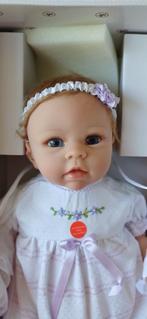 Ashton Drake "Cloe's Look of Love", Ophalen of Verzenden, Zo goed als nieuw, Babypop, Levensecht of Reborn
