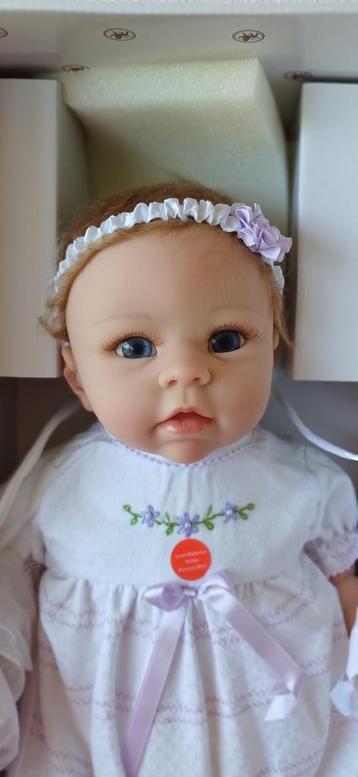 Ashton Drake "Cloe's Look of Love" beschikbaar voor biedingen