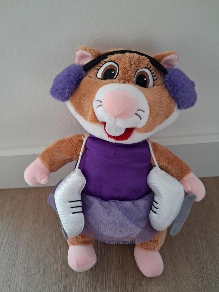 Knuffel hamster AH winter schaatsen oorwarmers paars L186, Kinderen en Baby's, Speelgoed | Knuffels en Pluche, Zo goed als nieuw
