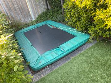 GRATIS: trampoline frame beschikbaar voor biedingen