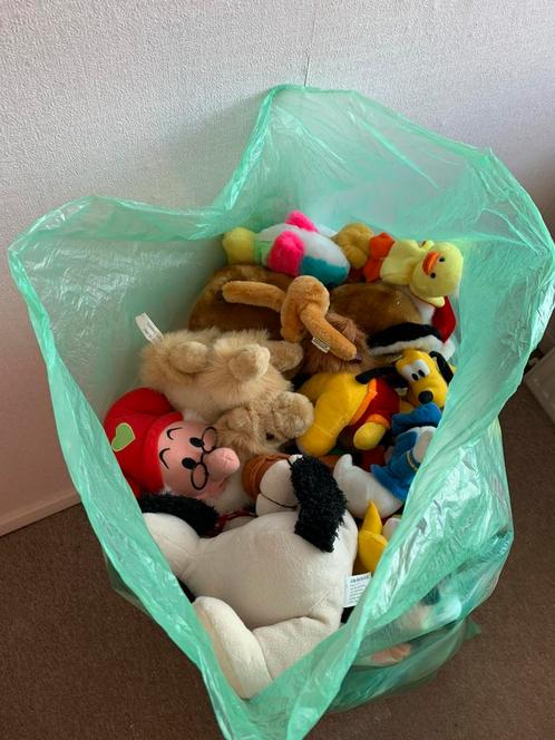 Een mega zak vol met knuffels, Kinderen en Baby's, Speelgoed | Knuffels en Pluche, Gebruikt, Overige typen, Ophalen