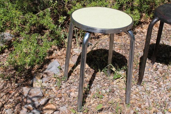 Brocante - Stoere Vintage kruk!, Huis en Inrichting, Krukjes, Gebruikt, Overige materialen, Ophalen of Verzenden