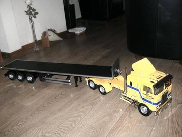 TAMIYA Globe Liner met Flatbed trailer 1/14. beschikbaar voor biedingen