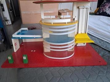 Vintage garage beschikbaar voor biedingen