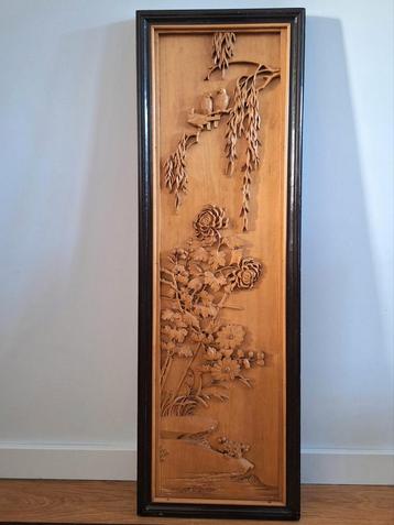 Groot Aziatisch wandpaneel met houtsnijwerk beschikbaar voor biedingen