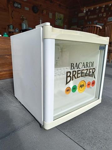 Bacardi koelkast met verstelbare temperatuur beschikbaar voor biedingen