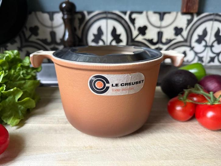 Le Creuset - Fonduepan ‘La Mama’ Enzo Mari, Witgoed en Apparatuur, Fonduesets, Fonduepan, Ophalen of Verzenden