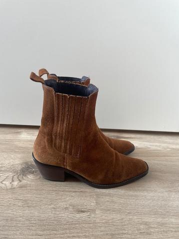 Bruine suede enkellaarsjes van Jonak maat 37 beschikbaar voor biedingen