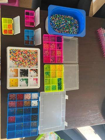 Heel veel strijkkralen en malletjes/vormpjes beschikbaar voor biedingen