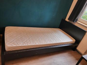 Eenpersoonsbed zwart