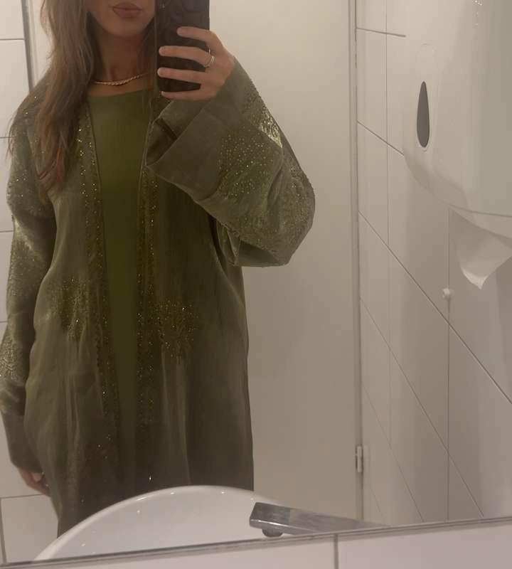 Groene Dubai Abaya Tweedelig, Kleding | Dames, Jurken, Zo goed als nieuw, Maat 36 (S), Groen, Onder de knie, Ophalen of Verzenden