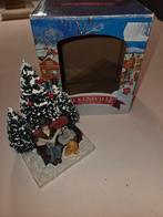 Dickensville kerstbomen, bankje met figuur en hond, Diversen, Kerst, Ophalen of Verzenden, Zo goed als nieuw