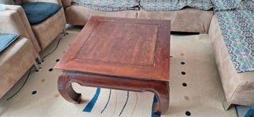 Antiek houten salontafel beschikbaar voor biedingen