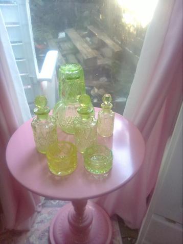 uranium glass toilet set undamaged  beschikbaar voor biedingen