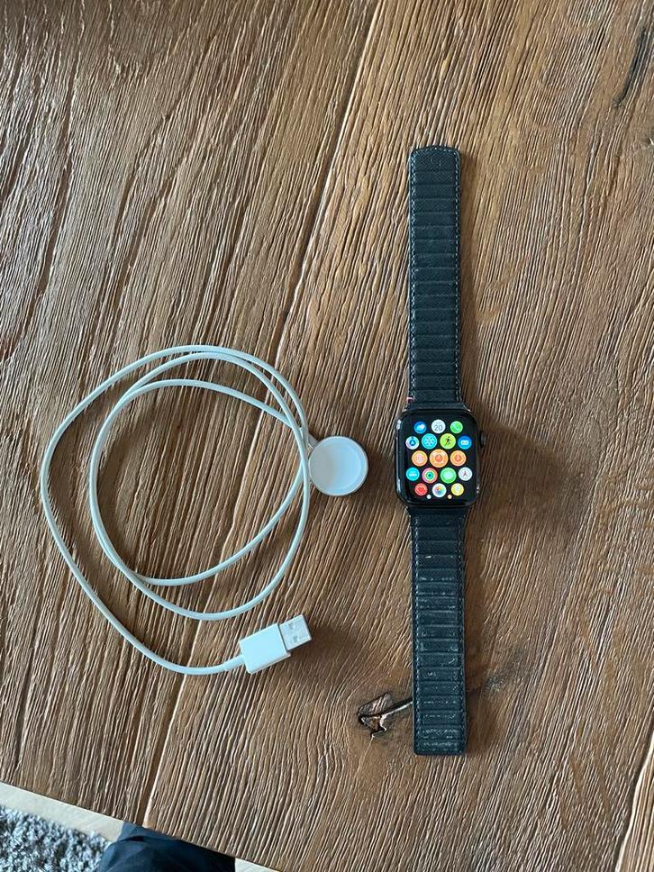 Apple Watch 6 44mm RVS Cellular + Leren Band, Sieraden, Tassen en Uiterlijk, Smartwatches, Gebruikt, iOS, Zilver, Afstand, Calorieverbanding