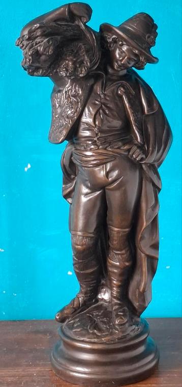 JURA. Sculptuur man. Composiet oud. 48 cm. Massief.  beschikbaar voor biedingen