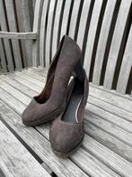 suède pumps maat 40, Kleding | Dames, Schoenen, Pumps, Ophalen of Verzenden, Novocento, Grijs