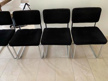 4 Zwarte Stoelen met Chrome Frame beschikbaar voor biedingen